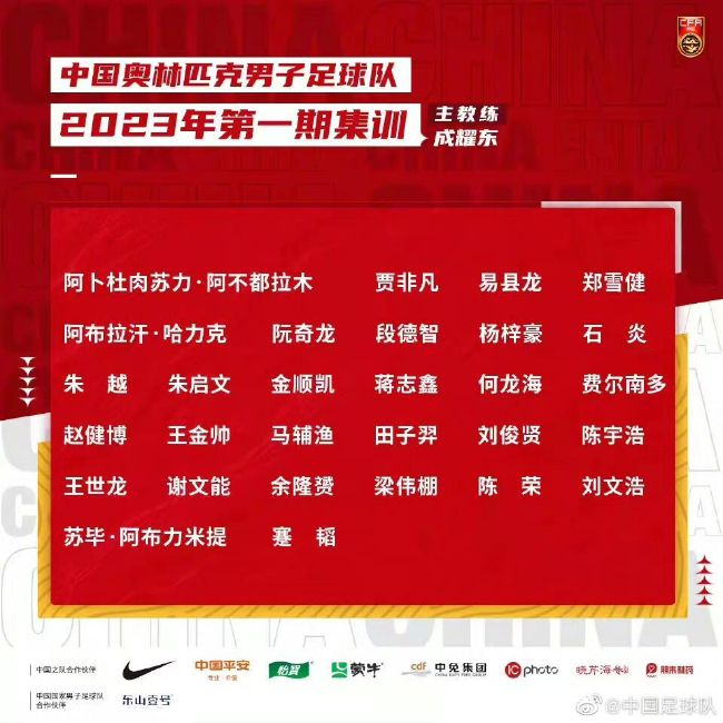 特拉维斯问瓦特家的清洁妇，怎样才像个父亲后，他穿上了瓦特的衣服，从而突显了剧中人认同的改变。